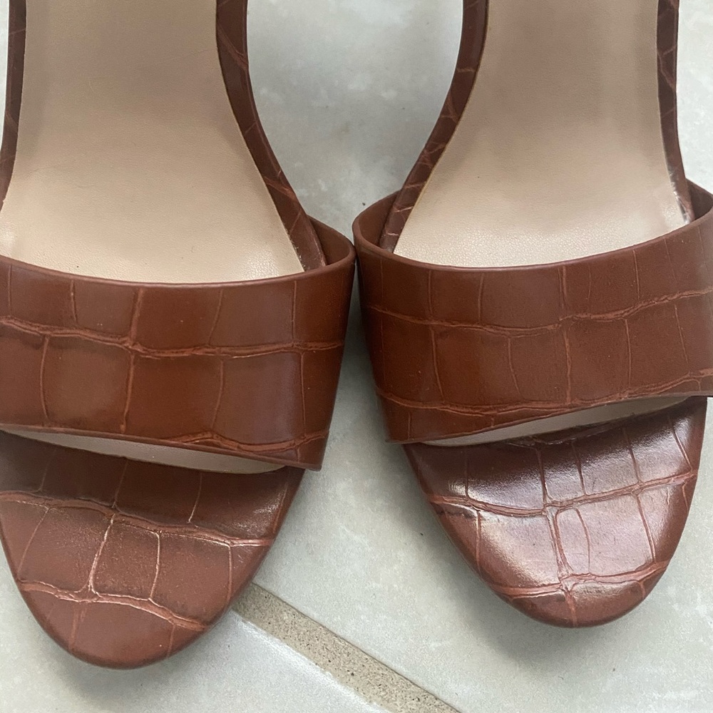 Also heels - Picture 3 of 5